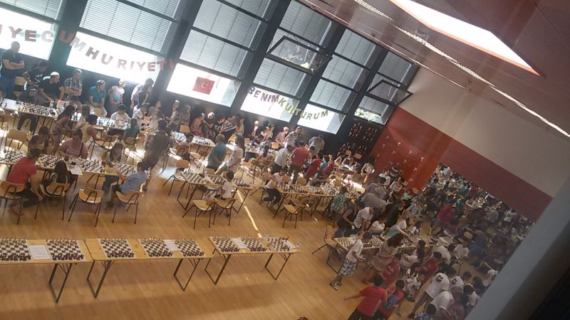 Foto Blick in den Turniersaal Schachturnier Türkischer Schüler